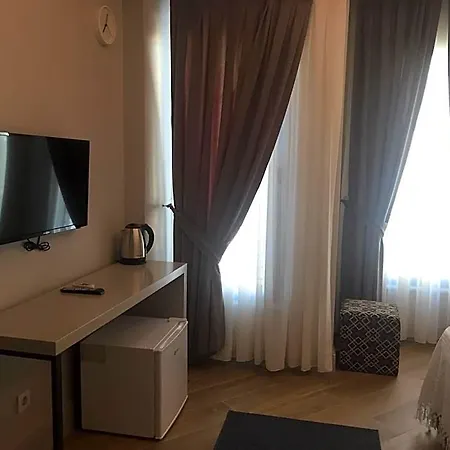 Bella 3 *
